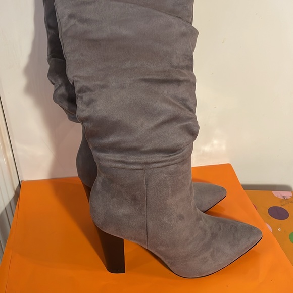 Pull on knee high boots - Picture 2 of 9